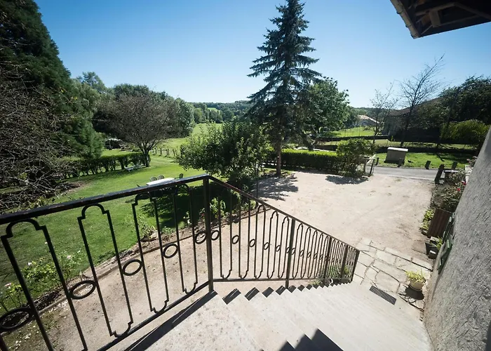 In Darney With Meadow Views *